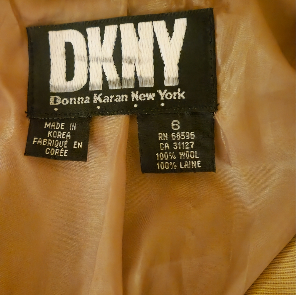 Vintage DKNY Women's Camel Double-Breasted Jacket Size 6 - Picture 4 of 7